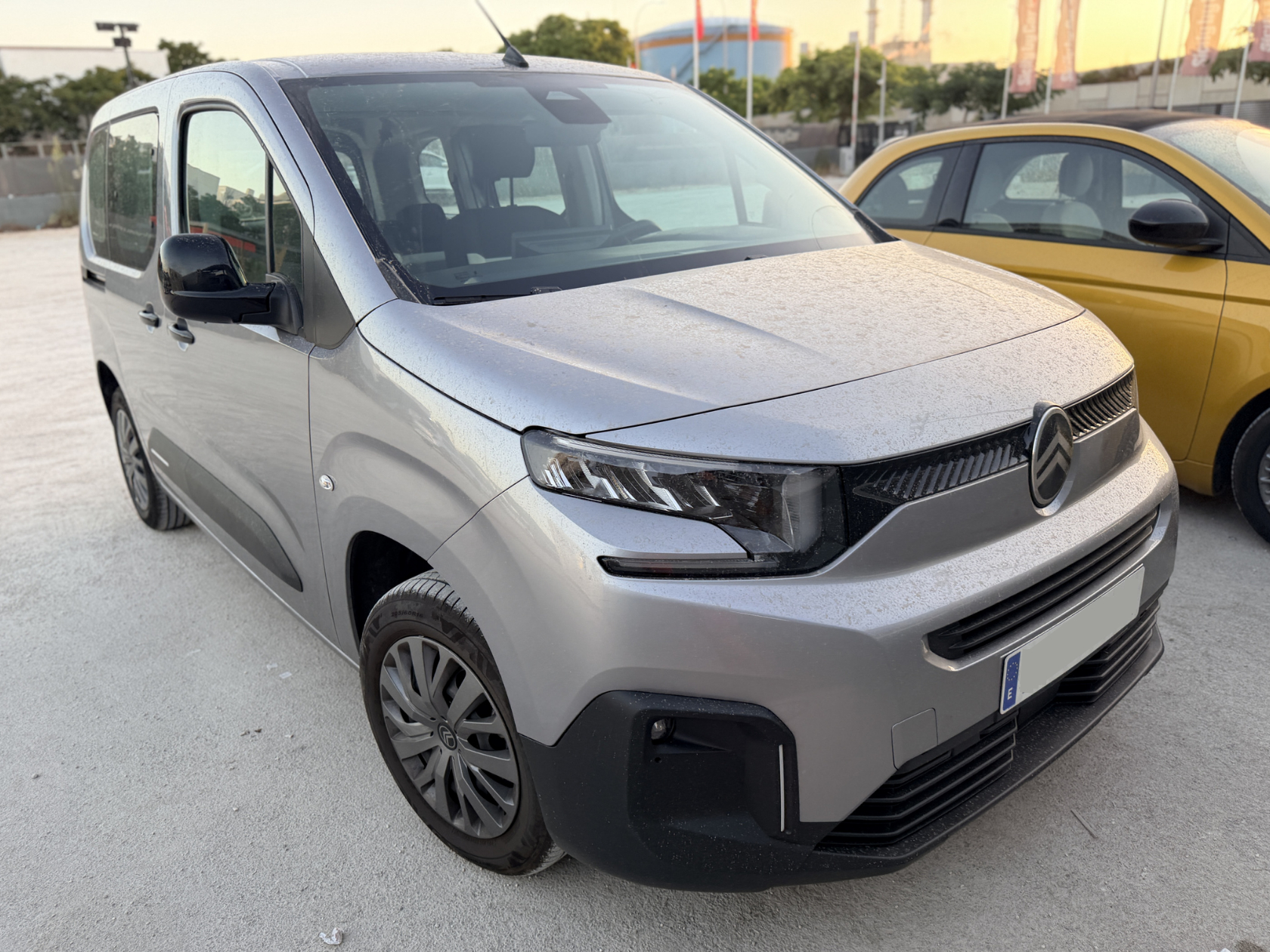 Citroën Berlingo hire car front three-quarter view, Sicily by Car